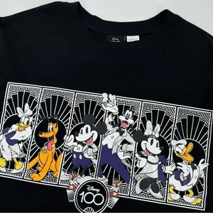 Disneyland Resort Mickey & Friends‎ Size Large Black T-Shirt Platinum Collection